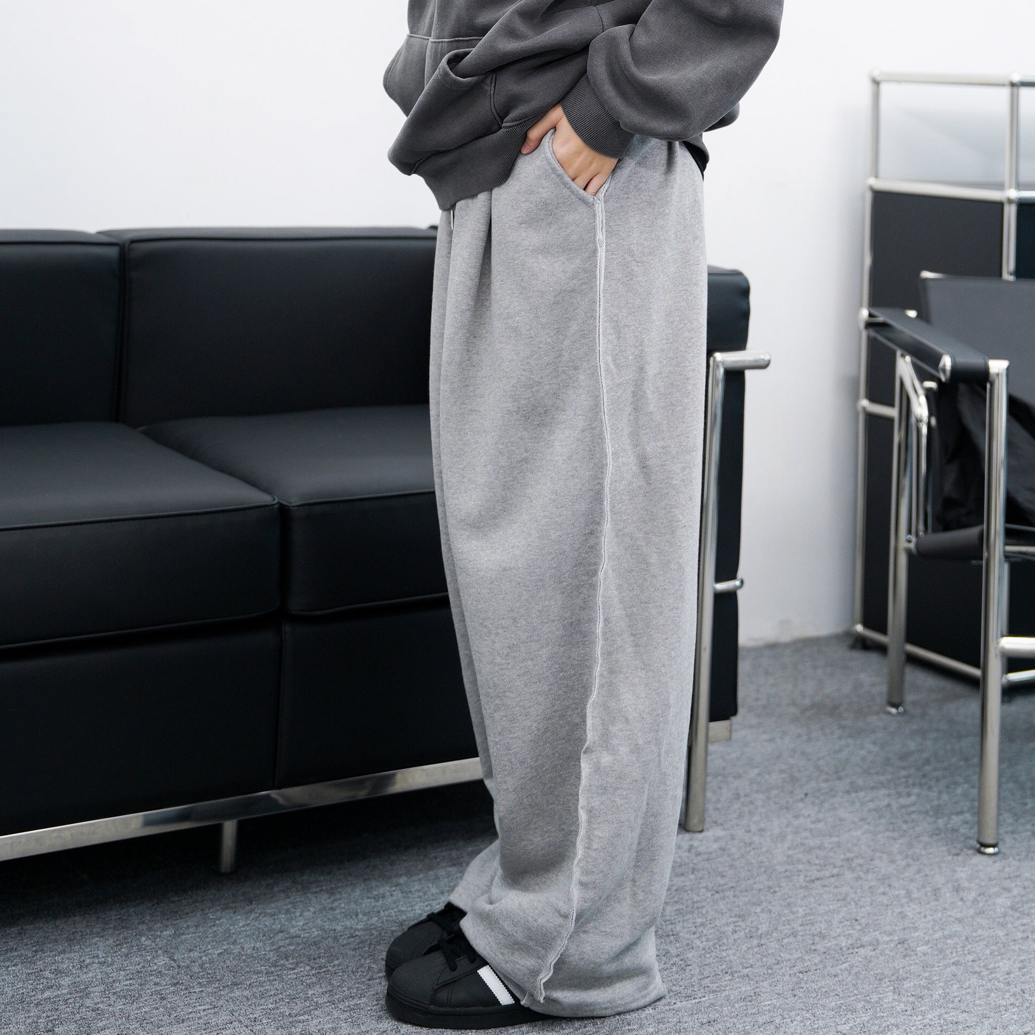 [UNISEX] Line-cut&Pin-tuck Banding Sweatpants/ 1色