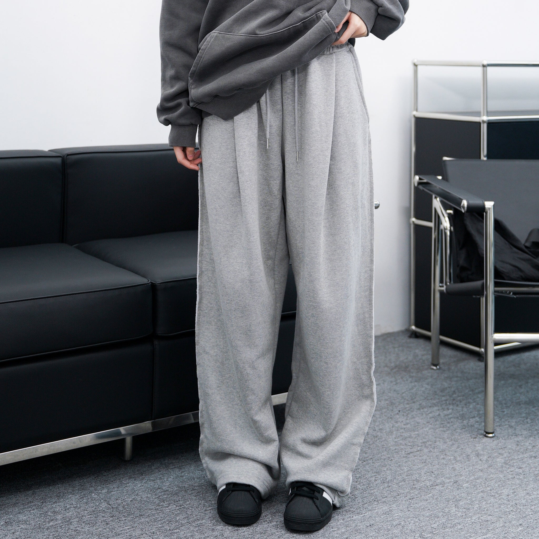 [UNISEX] Line-cut&Pin-tuck Banding Sweatpants/ 1色