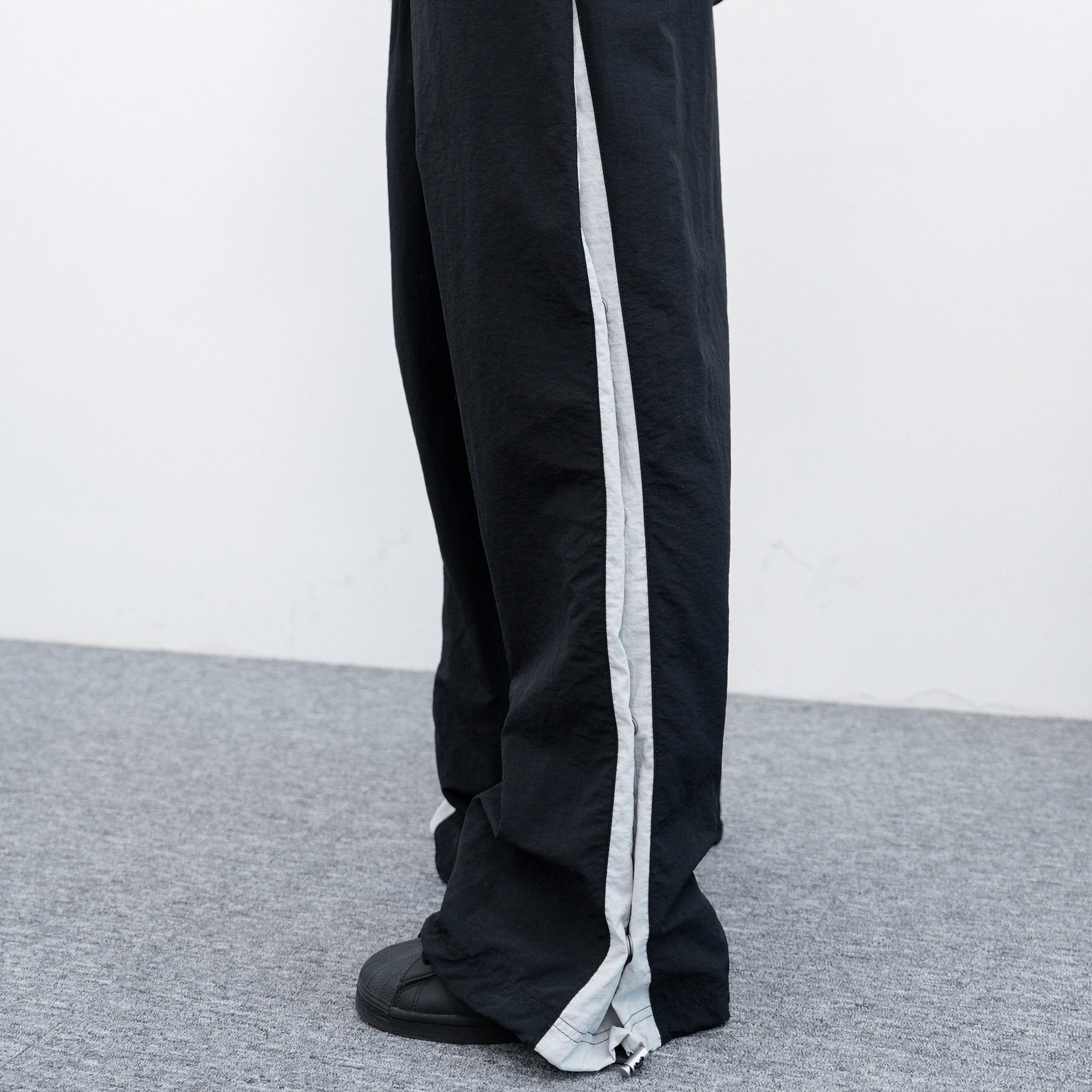 [UNISEX] SIDE BUTTON NYLON PANTS/ 2色